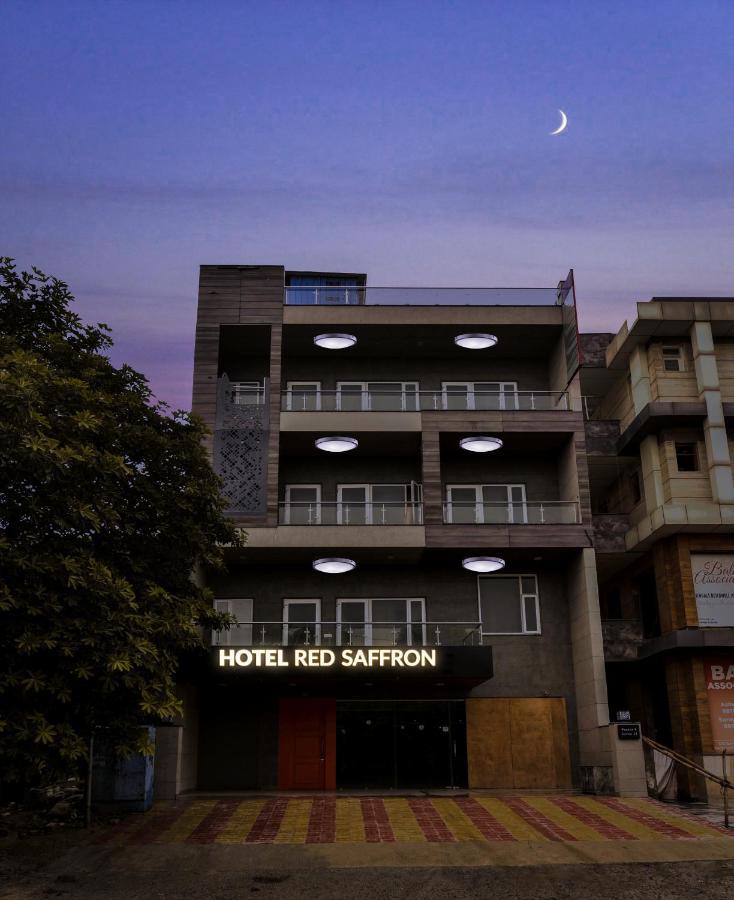 Hotel Red Saffron Yeni Delhi Dış mekan fotoğraf