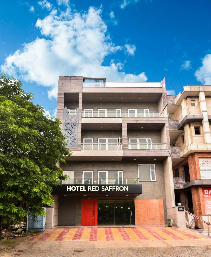Hotel Red Saffron Yeni Delhi Dış mekan fotoğraf