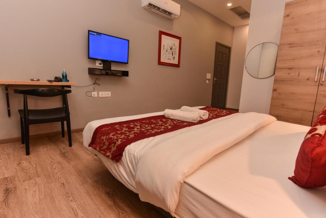 Hotel Red Saffron Yeni Delhi Dış mekan fotoğraf